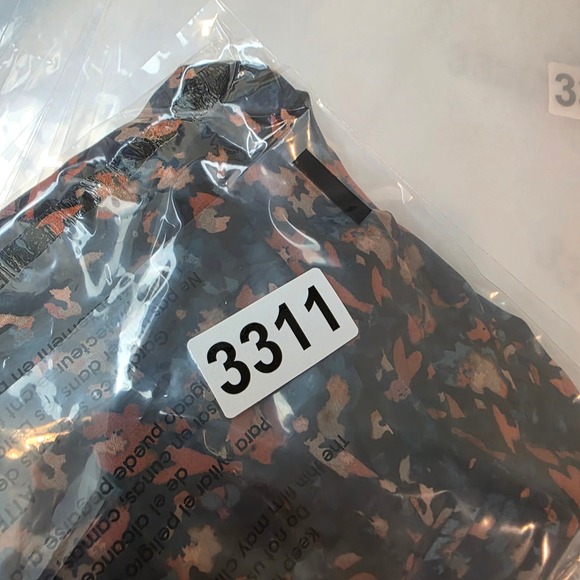 Evereve Womens Sleeveless V-Neck Blouse Multicolor Floral Smocked Top Small - Picture 11 of 11